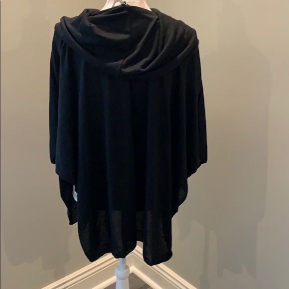 Black poncho - Picture 2 of 2